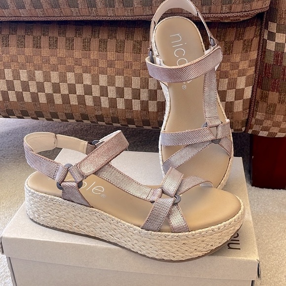 Brand New Nicole Genuine Leather Pathbreaker Espadrille Wedge Sandals Metallic - Picture 15 of 15